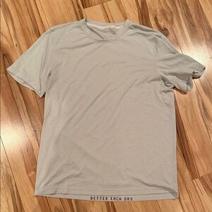 Lululemon Men's Grayish  T-Shirt